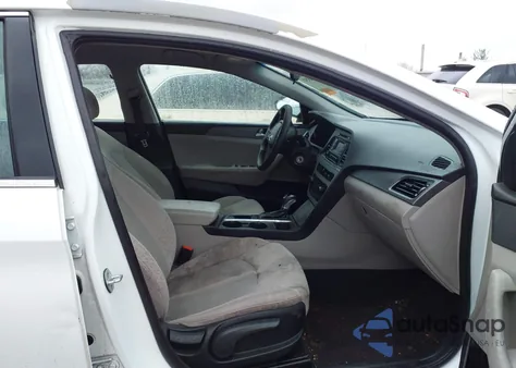 2017 Hyundai Sonata z USA, uszkodzony, nr VIN 5NPE24AFXHH514379